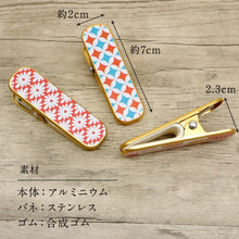 画像をギャラリービューアに読み込む, 【着物クリップ 和モダン 大サイズ】 日本製 単品 1個 着付けクリップ ラバー付き ハンディクリップ 和装クリップ レトロ 古典柄 花菱 菊 七宝 赤 衿止め 襟止め 仮止め 帯止め 着付小物 和装 着物 浴衣 和装小物【WK】1992
