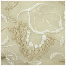 画像をギャラリービューアに読み込む, オリジナル商品* リーフ刺繍足袋 22.5cm~24.5cm ミツビシ足袋 つま先がきれい おしゃれ コハゼ こはぜ リーフ 葉っぱ ベージュ ホワイト 小紋 付下げ おでかけ パーティ 和装小物 【MT】