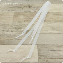 画像をギャラリービューアに読み込む, 【肌着用ポリ小衿芯 2本入り】あづま姿 襟芯/えりしん/肌着用/通年/長襦袢を美しく演出する着付け小物/白/ホワイト/長襦袢/着物/着付け/和装小物/ 小衿芯 差込式 ポリ小衿芯 1本入 差し込みタイプ 小襟芯 日本製 衣紋が抜きやすい 初心者 女性【WK】22525