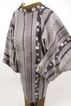 画像をギャラリービューアに読み込む, 新品 羽織 変り縞にお野菜の丸文 カジュアル 紫鼠色 地紋入 正絹着物上 きもの 和装 CP3-8