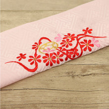 画像をギャラリービューアに読み込む, 【 選べる! こども用 刺繍半衿 】七五三 子供 半衿 ホワイト ピンク 刺繍半衿 女の子 キッズ かわいい 花柄 手毬 ポリエステル 紗綾型 白 子供用 和装小物【IT】