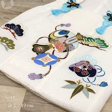 画像をギャラリービューアに読み込む, 新品【七五三 子供用 被布 白 小槌】2歳 3歳 着物 コート 飾り紐付き 金駒 羽織り 男の子 お祝い 正絹 こどもの日 お正月 端午の節句 お祝着