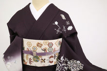 画像をギャラリービューアに読み込む, 【中古】豪華刺繍 訪問着 宝相華に松竹梅宝尽くし フォーマル 略礼装 黒鳶色 パープル 身丈162.5cm 裄丈67cm 袷正絹着物 きもの 和装 SP1-19