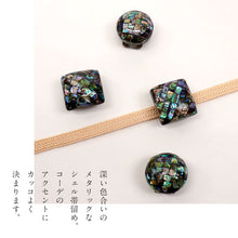 画像をギャラリービューアに読み込む, 【メタル シェル帯留め (全2タイプ)】螺鈿調 貝 飾り紐 浴衣 ラメ ガラス 三分紐 無地帯締め 帯飾り ハンドメイド ラウンド スクエア 丸型 夏着物 カジュアル 帯どめ おびどめ 和装小物 日本製 大人 おしゃれ