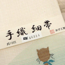 画像をギャラリービューアに読み込む, 【新品】 半幅帯 『おび工房』手織細帯 ネコ ホワイト 長さ400cm 帯巾17.5cm 正絹 半巾帯 K24-59