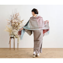 画像をギャラリービューアに読み込む, 真綿まとうショール 『グラデーション』 老舗ブランド 奥順謹製 結城紬 2024年 高級 大判 ショール ストール 絹100% 和装 洋装 着物 小紋 訪問着 着付け 羽織 着物コート 着物防寒 春 夏 秋 冬 通年 着物ショール 道中着 和装小物 プレゼント 誕生日 敬老 クリスマス【IT】K24-79