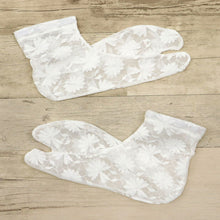 画像をギャラリービューアに読み込む, ストレッチ レース足袋 シンプルフラワータイプ 22cm ~ 25cm フリーサイズ ホワイト ブラック 足袋ソックス 口ゴム おしゃれ 草花 着物 小紋 浴衣 お出かけ パーティー レディース 女性向け 和装小物【TT】【KI】K24-82