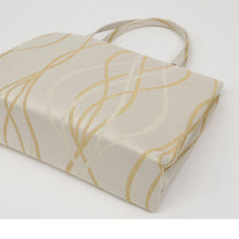 画像をギャラリービューアに読み込む, 【和装トートバッグ 尾州織】 全2色 尾州 BISHU フォーマル かばん モダン マチ大きめ 日本製 上品 ホワイト ゴールド パープル 着物 お稽古 卒業式 入学式 結婚式 サブバッグ バック 手提げ 着付け道具 和装小物