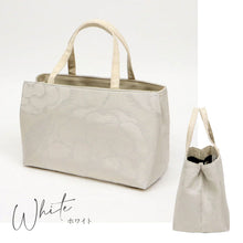 画像をギャラリービューアに読み込む, 【和装トートバッグ 大輪フラワー柄 幅広タイプ】 全4色 老舗 井登美 京都 フォーマル かばん モダン マチ大きめ 日本製 上品 ホワイト ブラック レッド 着物 お稽古 卒業式 入学式 結婚式 サブバッグ バック 手提げ 着付け道具 和装小物