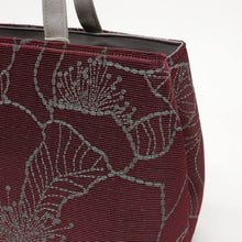 画像をギャラリービューアに読み込む, 【和装トートバッグ 大輪フラワー柄 幅広タイプ】 全4色 老舗 井登美 京都 フォーマル かばん モダン マチ大きめ 日本製 上品 ホワイト ブラック レッド 着物 お稽古 卒業式 入学式 結婚式 サブバッグ バック 手提げ 着付け道具 和装小物