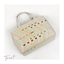 画像をギャラリービューアに読み込む, 【和装バッグ 西陣帯地 幅広タイプ】 全4色 万里小路 京都 フォーマル かばん モダン マチ大きめ 日本製 上品 ホワイト ゴールド パープル 着物 お稽古 卒業式 入学式 結婚式 トートバッグ サブバッグ バック 手提げ 着付け道具 和装小物