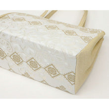 画像をギャラリービューアに読み込む, 【和装バッグ 西陣帯地 幅広タイプ】 全4色 万里小路 京都 フォーマル かばん モダン マチ大きめ 日本製 上品 ホワイト ゴールド パープル 着物 お稽古 卒業式 入学式 結婚式 トートバッグ サブバッグ バック 手提げ 着付け道具 和装小物