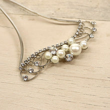 画像をギャラリービューアに読み込む, パールとストーンのかんざし 2色 花唐草 簪 かんざし パール 髪飾り イチョウ型 銀杏 ラインストーン ゴールド シルバー フォーマル 礼装 訪問着 着物 ドレス 結婚式 洋装 着付け 和装小物【IT】M15-014S M15-014G