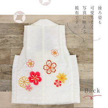 画像をギャラリービューアに読み込む, 新品【 七五三 子供用 被布 白 ねじり梅 】2歳 3歳 着物 コート 飾り紐付き 中綿入り 菊 桜 羽織り 女の子 女児 正絹 日本製 お祝い ひな祭り お正月 節句 お祝着