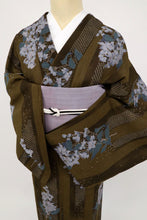 画像をギャラリービューアに読み込む, 【中古】長尺 洗える夏着物『コムサデモード』掠れ縞に竜胆の花 カジュアル 茶 身丈168.5cm 裄丈63cm 和装 化繊着物 KC6-30