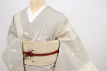 画像をギャラリービューアに読み込む, 【中古】長尺 単衣 塩沢お召 ゆるやか縦ライン植物 白グレー カジュアル 身丈168.5cm 裄丈68cm 単衣着物 KH6-4