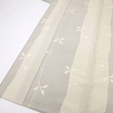 画像をギャラリービューアに読み込む, 【中古】長尺 単衣 塩沢お召 ゆるやか縦ライン植物 白グレー カジュアル 身丈168.5cm 裄丈68cm 単衣着物 KH6-4