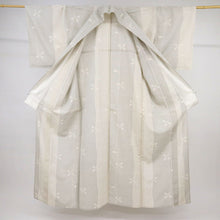 画像をギャラリービューアに読み込む, 【中古】長尺 単衣 塩沢お召 ゆるやか縦ライン植物 白グレー カジュアル 身丈168.5cm 裄丈68cm 単衣着物 KH6-4