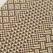 画像をギャラリービューアに読み込む, 【中古】本場筑前秋月 博多帯『小森久』幾何学 本草木染 カジュアル 白茶 長さ416.5cm 帯巾31cm 正絹着物 NY3-1