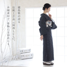 画像をギャラリービューアに読み込む, 洗える着物 阿波しじら【 黒に極細白縞 】 No,101BK 13m 女性用 しじら織 反物 夏着物 単衣着物 ゆかた 木綿 フルオーダー お仕立て 普段着 湯通し済み 着付け 着物 浴衣 和装 レディース 家庭洗濯可