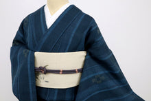 画像をギャラリービューアに読み込む, 【中古】長尺 単衣 紬 細やか縞に絣模様 濃淡紺色 カジュアル 身丈165.5cm 裄丈68cm 単衣着物 TA5-12