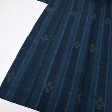 画像をギャラリービューアに読み込む, 【中古】長尺 単衣 紬 細やか縞に絣模様 濃淡紺色 カジュアル 身丈165.5cm 裄丈68cm 単衣着物 TA5-12
