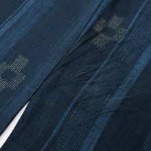 画像をギャラリービューアに読み込む, 【中古】長尺 単衣 紬 細やか縞に絣模様 濃淡紺色 カジュアル 身丈165.5cm 裄丈68cm 単衣着物 TA5-12