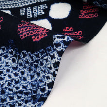 画像をギャラリービューアに読み込む, 手しぼり 浴衣反物 曲線花模様 紺ネイビー 木綿 長さ12m 反巾35.5cm カジュアル お仕立可 夏着物 反24-135