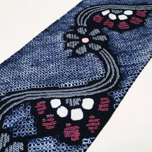 画像をギャラリービューアに読み込む, 手しぼり 浴衣反物 曲線花模様 紺ネイビー 木綿 長さ12m 反巾35.5cm カジュアル お仕立可 夏着物 反24-135