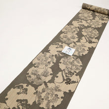 画像をギャラリービューアに読み込む, 【新品】 反物 『竺仙』 松煙染小紋 雪輪に植物 カジュアル グレー長さ12m 反巾38cm 綿100% 木綿着物 夏着物浴衣 きもの 和装 反24-152