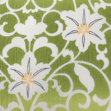 画像をギャラリービューアに読み込む, 【新品】 反物 『召しませ華』綿麻『近江ちぢみ』花唐草 カジュアル ピスタチオ 黄緑 グリーン 麻85% 綿15% 長さ12.5cm 反巾39cm 日本製 夏着物 きもの 和装 反24-21
