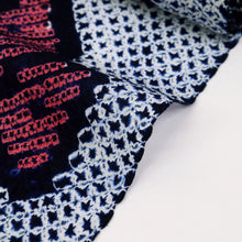 画像をギャラリービューアに読み込む, 手しぼり 浴衣反物 曲線に舞蝶花模様 紺ネイビー 木綿 長さ12m 反巾36cm カジュアル お仕立可 夏着物 反24-284