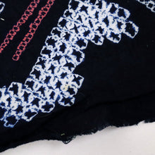 画像をギャラリービューアに読み込む, 手しぼり 浴衣反物 曲線に舞蝶花模様 紺ネイビー 木綿 長さ12m 反巾36cm カジュアル お仕立可 夏着物 反24-284