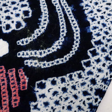 画像をギャラリービューアに読み込む, 手しぼり 浴衣反物 曲線に舞蝶花模様 紺ネイビー 木綿 長さ12m 反巾36cm カジュアル お仕立可 夏着物 反24-284