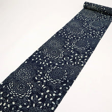 画像をギャラリービューアに読み込む, 印花布 反物 型染め菊唐草 中国藍染 濃紺 木綿 長さ10.3m 反巾37.5cm カジュアル お仕立て可 和装 きもの 木綿着物 反24-292