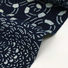 画像をギャラリービューアに読み込む, 印花布 反物 型染め菊唐草 中国藍染 濃紺 木綿 長さ10.3m 反巾37.5cm カジュアル お仕立て可 和装 きもの 木綿着物 反24-292