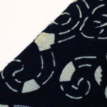 画像をギャラリービューアに読み込む, 印花布 反物 型染め菊唐草 中国藍染 濃紺 木綿 長さ10.3m 反巾37.5cm カジュアル お仕立て可 和装 きもの 木綿着物 反24-292