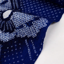 画像をギャラリービューアに読み込む, 【古反】しぼり 浴衣反物 蝶の舞模様 紺色 カジュアル お仕立て可 木綿 夏着物 反24-60