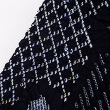 画像をギャラリービューアに読み込む, 手しぼり 浴衣反物 蝶の舞模様 紺色 木綿 カジュアル 夏着物 お仕立て可 和装 絞り きもの 反25-106