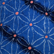 画像をギャラリービューアに読み込む, 手しぼり 浴衣 反物 麻の葉に斜めライン 青ブルー カジュアル 木綿 夏着物 お仕立て可 和装 絞り きもの 反25-109