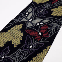 画像をギャラリービューアに読み込む, 手しぼり 浴衣反物 曲線に大小の蝶 濃紺 木綿 長さ12.2m 反巾37.5cm カジュアル お仕立可 夏着物 反25-146