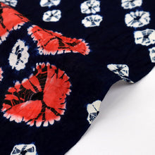 画像をギャラリービューアに読み込む, 手しぼり 浴衣反物 曲線に扇子彩りの花 濃紺 木綿 反巾36cm カジュアル お仕立可 夏着物 反25-147