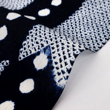 画像をギャラリービューアに読み込む, しぼり 浴衣反物『藤娘』矢羽根の市松模様 濃紺 木綿 反巾37.5cm カジュアル お仕立可 夏着物 反25-151