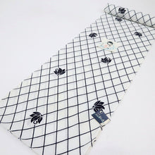 画像をギャラリービューアに読み込む, 竺仙 浴衣反物 注染 格子に花模様 コーマ地白 木綿 夏着物 長さ11.9m 反巾36.5cm カジュアル 普段着 お仕立て可 反25-165