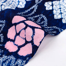 画像をギャラリービューアに読み込む, 手しぼり 浴衣反物 薔薇の花模様 青ブルー 木綿 反巾36cm カジュアル お仕立可 夏着物 反25-176