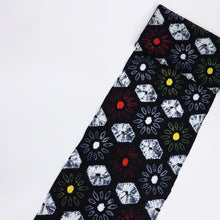 画像をギャラリービューアに読み込む, 手しぼり 浴衣反物 亀甲繋ぎ花模様 濃紺 木綿 反巾36cm カジュアル お仕立可 夏着物 反25-178