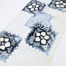 画像をギャラリービューアに読み込む, しぼり 浴衣反物 市松の花模様 灰青 木綿 反巾36cm カジュアル お仕立可 夏着物 反25-34