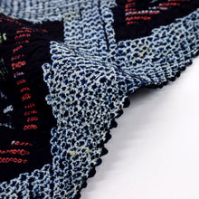 画像をギャラリービューアに読み込む, しぼり 浴衣反物 二枠の格子に花模様 紺 カジュアル 木綿 夏着物 お仕立て可 和装 絞り きもの 反25-86