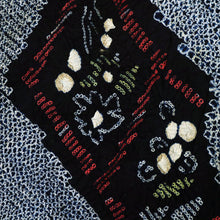 画像をギャラリービューアに読み込む, しぼり 浴衣反物 二枠の格子に花模様 紺 カジュアル 木綿 夏着物 お仕立て可 和装 絞り きもの 反25-86