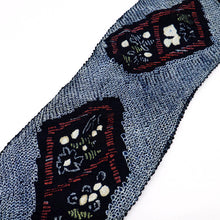 画像をギャラリービューアに読み込む, しぼり 浴衣反物 二枠の格子に花模様 紺 カジュアル 木綿 夏着物 お仕立て可 和装 絞り きもの 反25-86